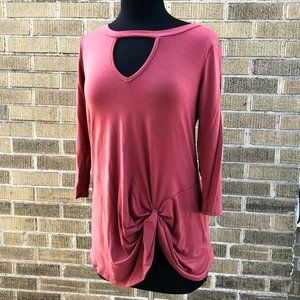 Brick Knotted Front 3/4 Sleeve Tunic with Keyhole Detail
